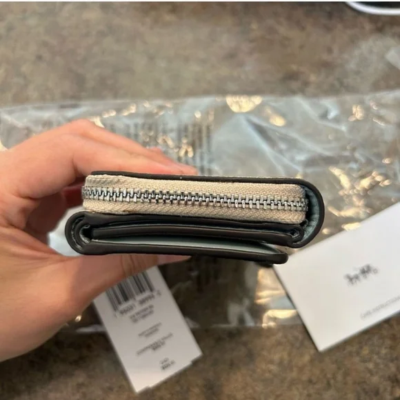 Coach compact wallet - Picture 8 of 9